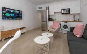 Beachfront 1BR Centre - Las Palmeras